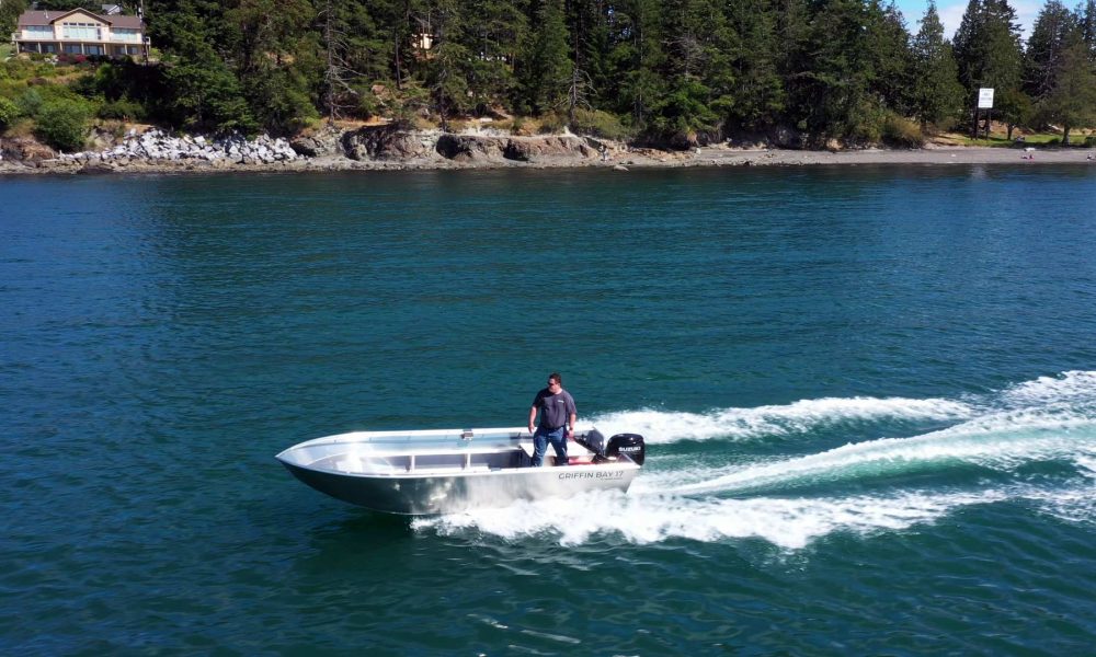 Side view of our aluminum bay skiff boat